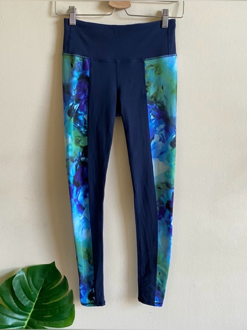 Athleta High Rise Bloom Chaturanga Tights Leggings Navy Floral Side Stripe XS